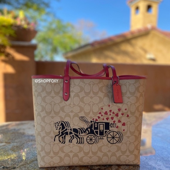 SOLD Coach Reversible Horse Carriage Hearts City Tote 91011 - Picture 4 of 16